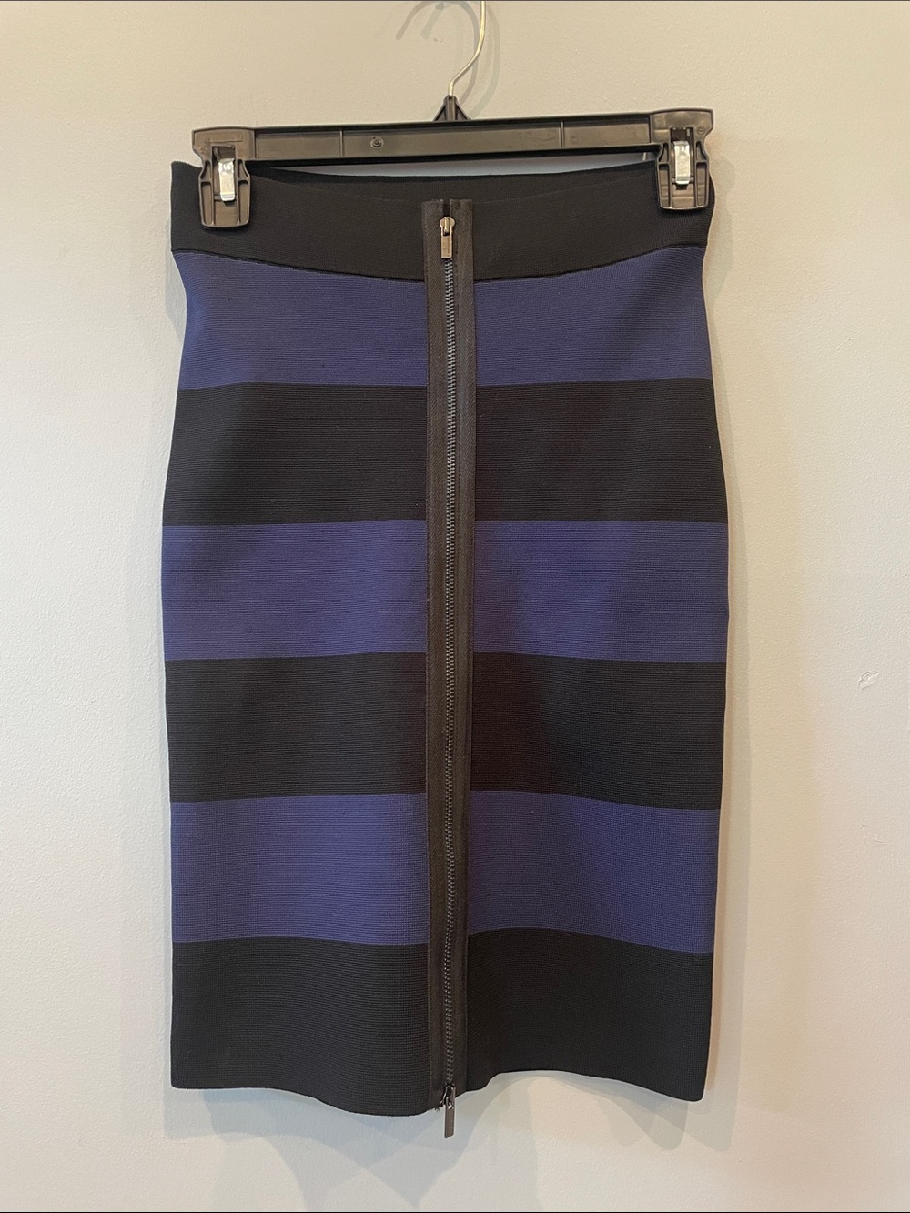 Striped Blue and Black Pencil Skirt with Front Zip new small by bcbg maxazria